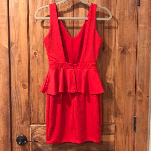 Red peplum low back dress - Picture 3 of 4